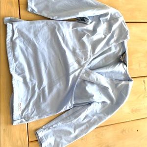 Plunging v-neck wrap quarter length top.